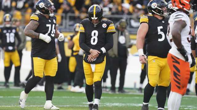 Steelers QB Aaron Rodgers leaves game against Bengals early, being evaluated for left hand injury