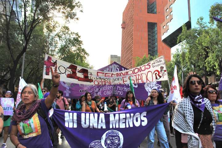 Toman la calle las más vulnerables durante marcha en el 25N