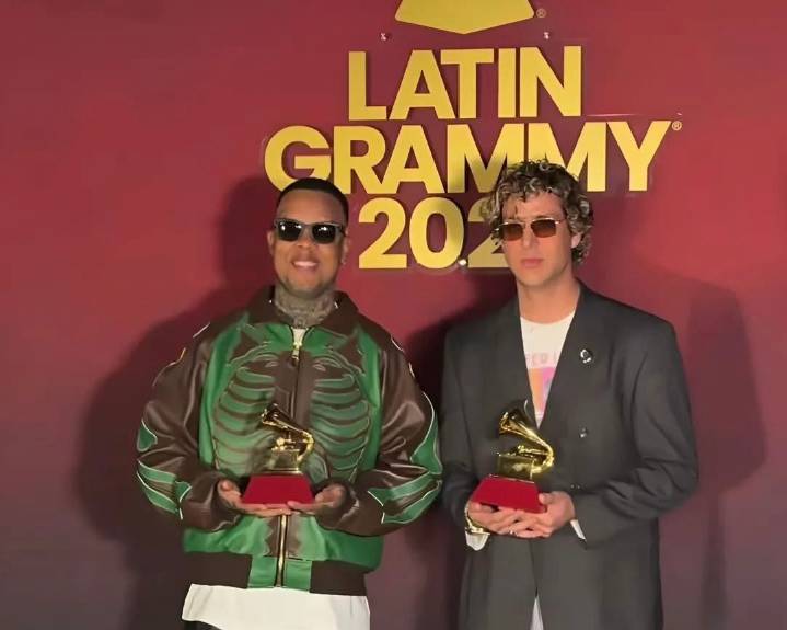 Rawayana y Akapellah levantan la bandera de Venezuela en los Latin Grammy
