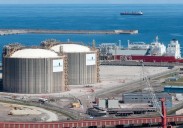 La regasificadora de Gijón, lista para abastecer de biogás natural licuado a buques y cisternas