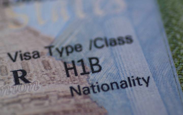 Crisis en el H-1B: empresas dejan de patrocinar visas tras el aumento de tarifas en 2025