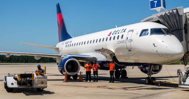 Columbia Delta flight to NYC turned back amid shutdown