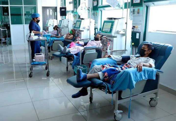 El IMSS reporta casi 80 mil personas en diálisis: la enfermedad renal ya está entre las diez causas de muerte