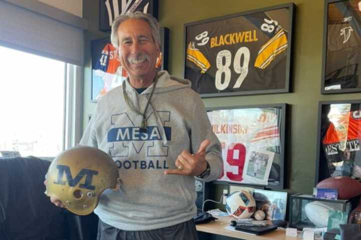 “RIP”: Steve Kerr, Damian Lillard & Many Mourn Tragic Death of Coach John Beam After Oakland Shooting Oakland mourns the loss of Coach John Beam, a beloved community figure, as voices from sports and