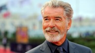 Pierce Brosnan es un éxito mundial con la mejor película de espías del 2025