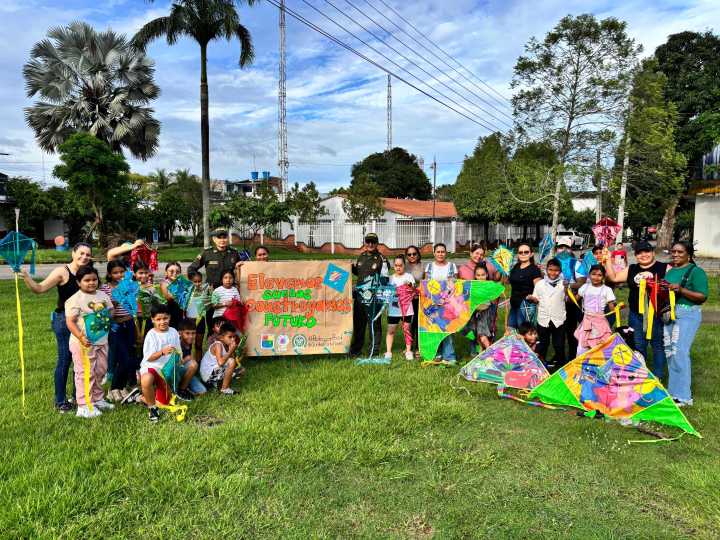 Policía de Infancia y Adolescencia, realizaron festival de vuelo de cometas en Orocué