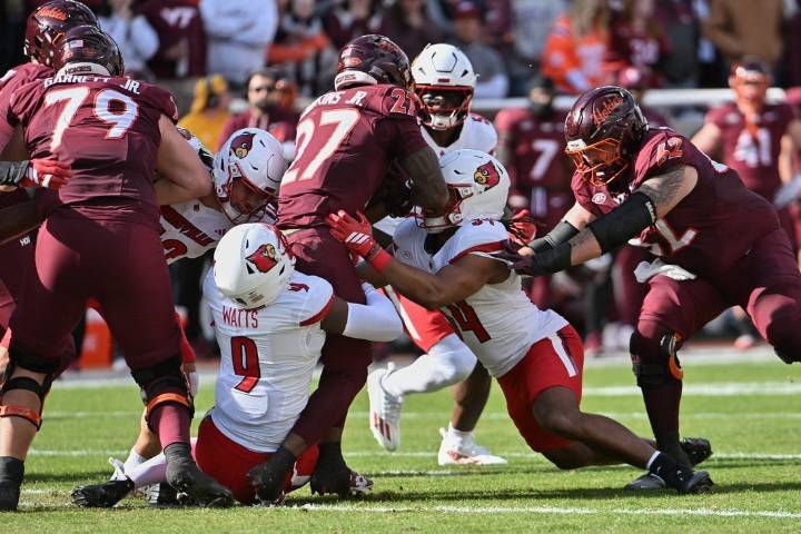 Deadspin | Keyjuan Brown sparks dominant second half as No. 16 Louisville downs Virginia Tech