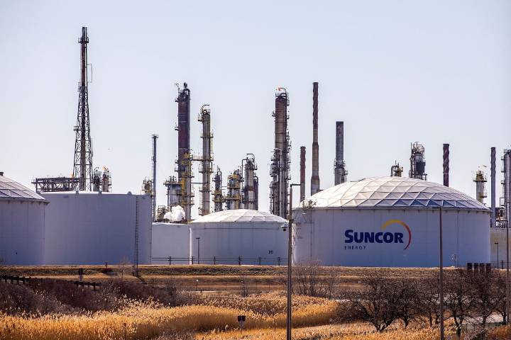 Suncor reports record production despite lower oil prices
