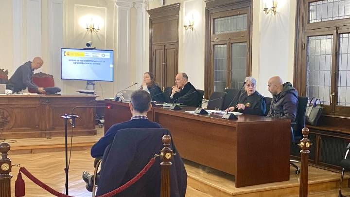 El sospechoso de tirar a un joven por la ventana de un quinto en El Crucero (León) guarda silencio para cerrar el juicio