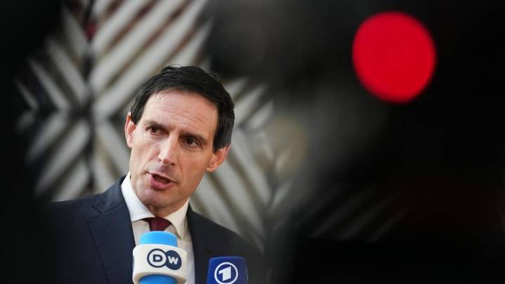 EU agrees on new emissions targets before global climate summit in Brazil