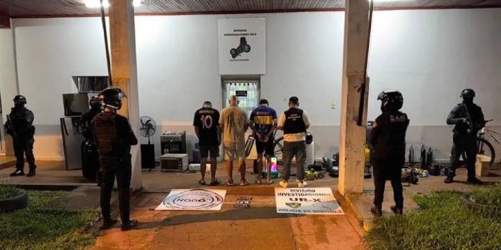 Cayeron tres dealers con cocaína, marihuana y un depósito repleto de objetos robados