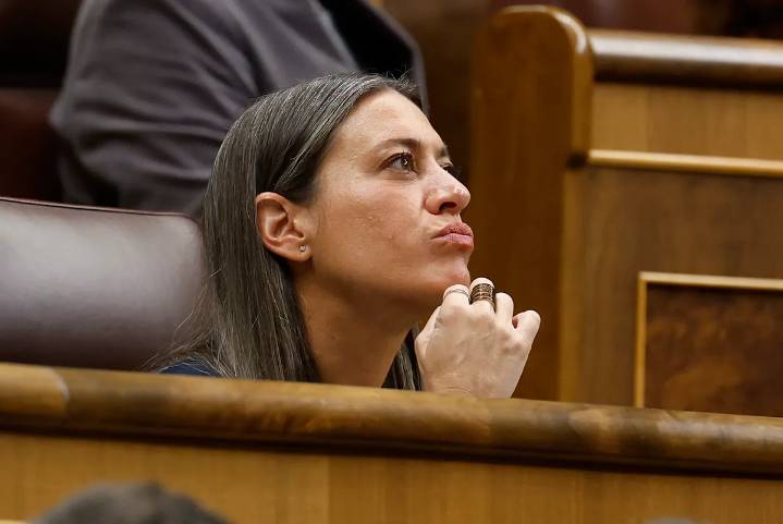 Junts salva al Gobierno con una abstención que le permite rechazar la ampliación de la vida de las centrales nucleares