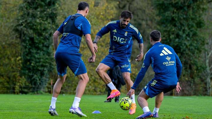 La convocatoria del Real Oviedo para recibir al Rayo Vallecano