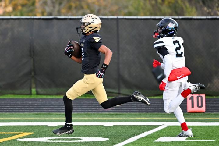 Football: Jaiden Henry catches on at receiver for Richards