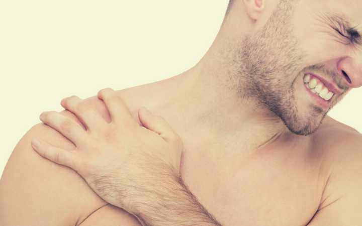 Cómo tratar y recuperar una luxación de hombro