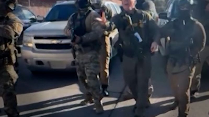 Judge rules to keep restrictions on federal agents’ use of force in Chicago