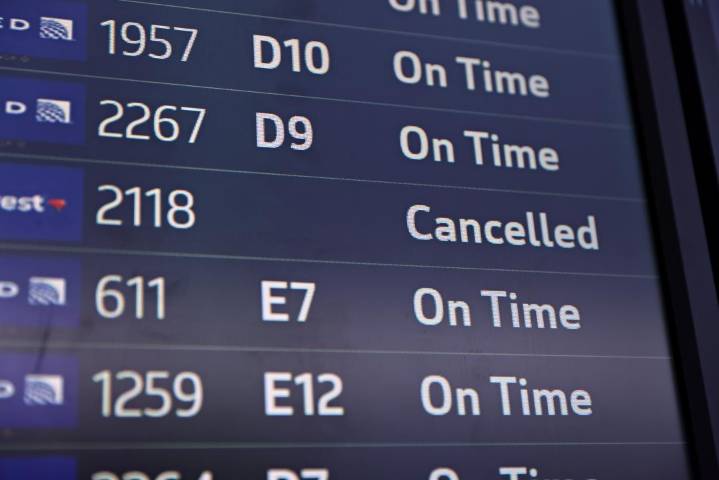 US airlines cancel over 1,000 flights for a second straight day largely due to government shutdown