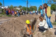 Fuentes supervisó la obra de extensión de la red de agua potable del barrio Reconquista