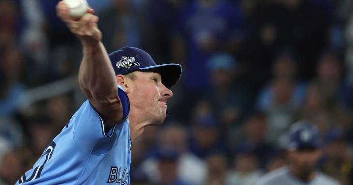 Dave Roberts commends Blue Jays for honouring Dodgers pitcher Alex Vesia