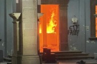 Video: Vandalizan y queman Palacio Municipal de Apatzingán