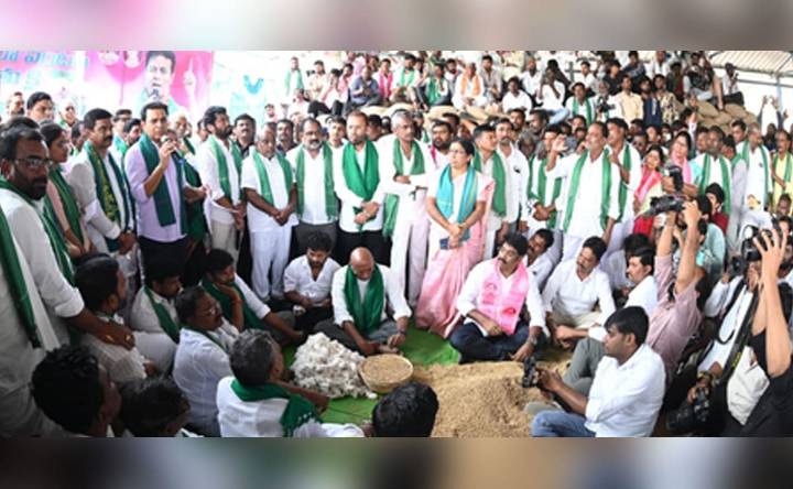 KTR meets cotton farmers, flays Centre, Telangana govt for ‘ignoring’ their pleas