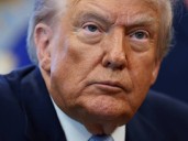 Trump firma ley que obliga a divulgar todos los archivos del caso Epstein