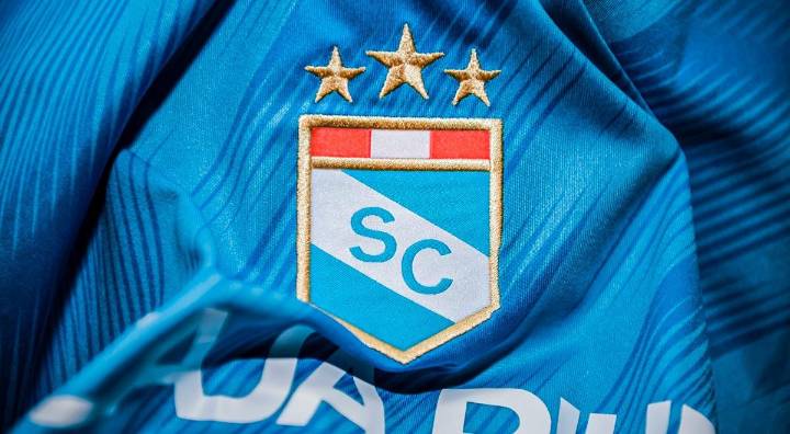 ¡Oficial! Cristal da la sorpresa y firma a futbolista de selección por 2 temporadas: "Hasta 2027"