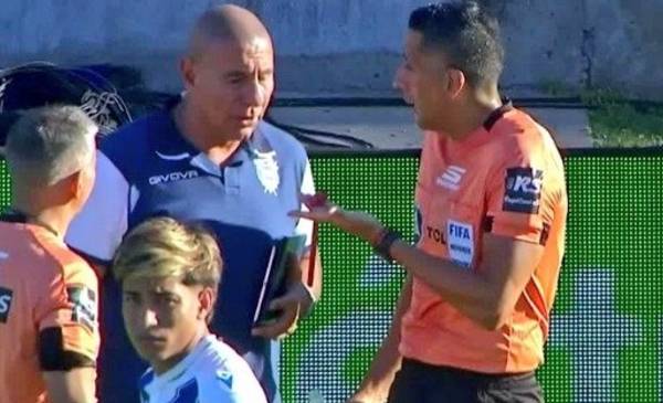 Detuvieron al hincha de Gimnasia que arrojó un martillo al árbitro Yael Falcón Pérez