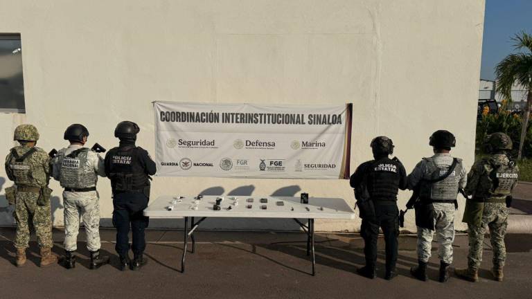 Decomisan celulares y armas blancas en nueva revisión al Penal de Aguaruto, en Culiacán