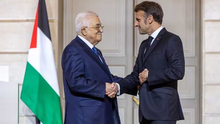 Macron anuncia ante Abbas la creación de un comité para consolidar el Estado de Palestina