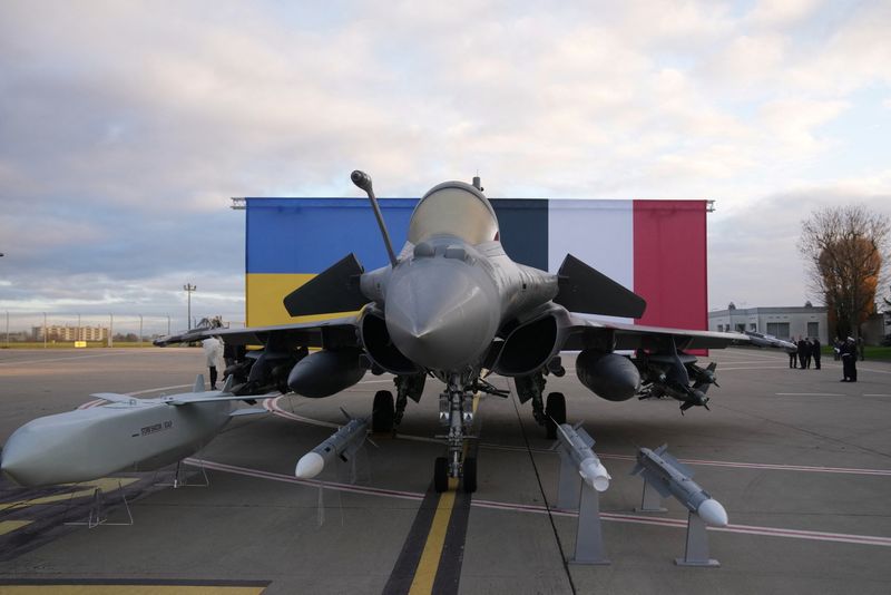 Zelenskiy visits France to seal air defence, warplane deals