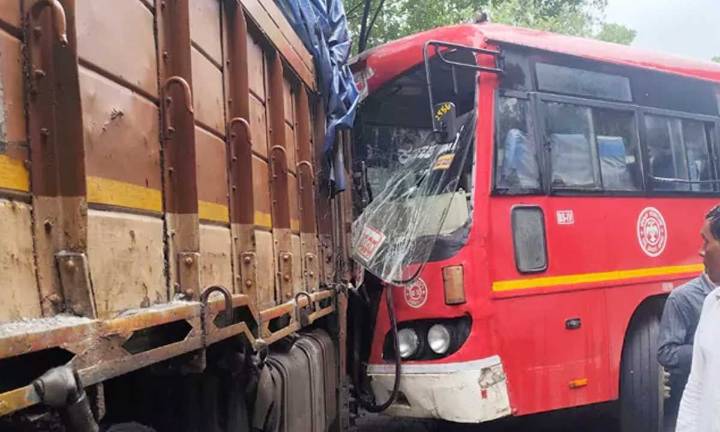 Three injured in bus and lorry collision near Tandur