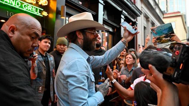 Pour them a drink: Post Malone’s bar offering free Thanksgiving meals to Nashville first responders