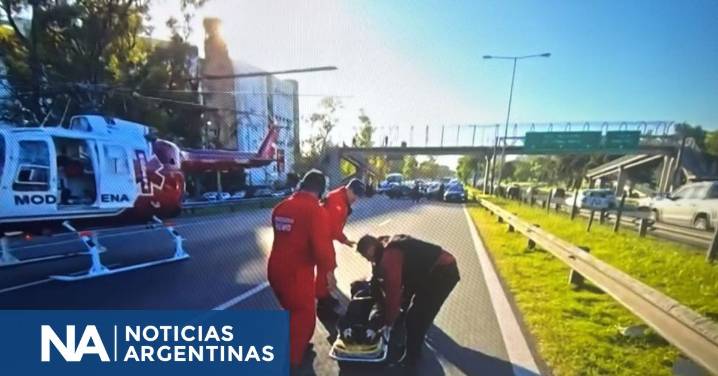 Chocaron dos motos sobre la Avenida General Paz: una mujer herida