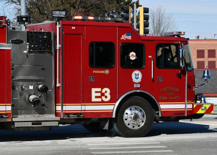 Naperville firefighters respond to apartment building fire in Cress Creek, no one injured