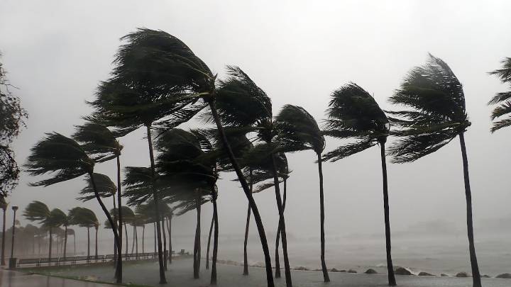 Tormenta golpea California con riesgo extremo de inundaciones y deslizamientos: autoridades emiten evacuaciones