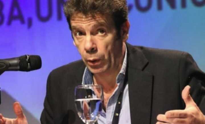 “Clarín trata de modificar leyes y si no, avanza igual”