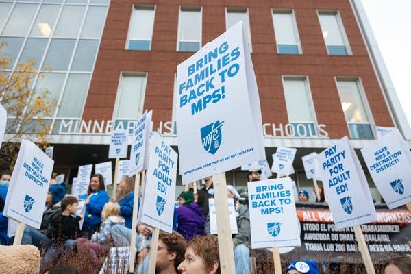 Minneapolis educators, school district announce tentative deal to avert strike