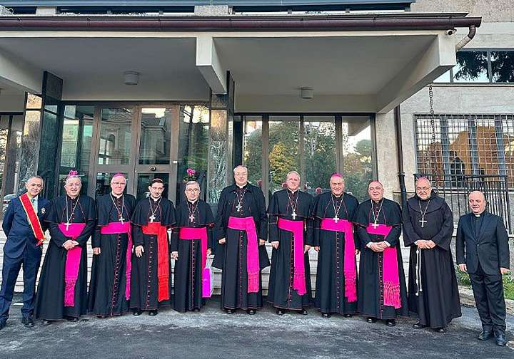 El obispo de Asturias despacha con el Papa sobre el escándalo Zornoza