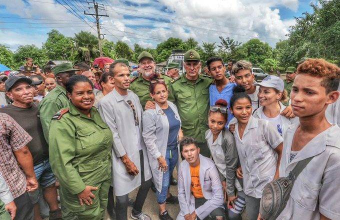 Díaz-Canel garantiza llegada de recursos tras daños de Melissa