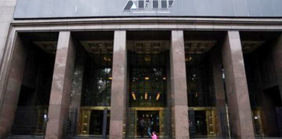 El Gobierno investiga a bancos, energéticas y la industria del juego y los acusa de inflar pérdidas por $100.000 millones