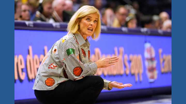 No. 5 LSU sets NCAA record with 7th straight 100-point game, beating Marist 113