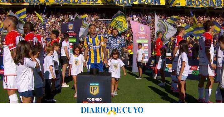 De espaldas: así fue el pasillo de Estudiantes a Rosario Central tras la polémica por el título