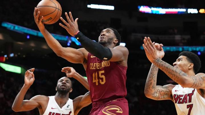 NBA fines Cavaliers $100,000 for resting All-Stars Mitchell and Mobley