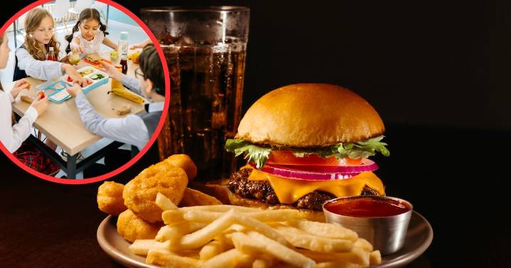 Qué jóvenes de la Generación Z son más propensos a comer comida chatarra en exceso, incluso cuando ya están llenos