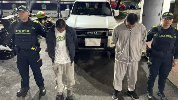 VIDEO | Persecución de película logró la captura de dos sujetos que habían robado una camioneta en Bogotá