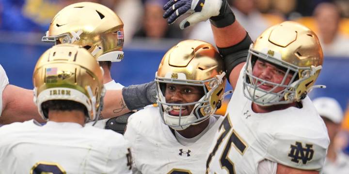 No. 9 Notre Dame takes down No. 22 Pitt 37-15 for 8th straight win