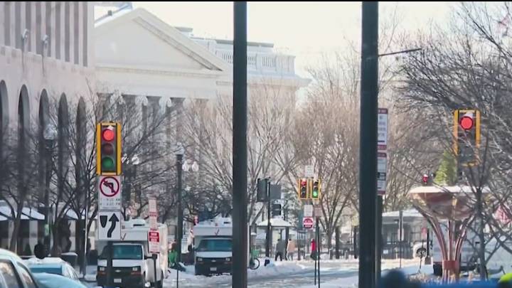 Asistencia para protegerse del frío y la nieve en DC – Telemundo Washington DC (44)