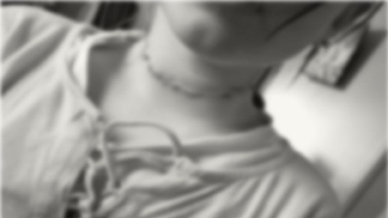 Madre le corta el cuello a su hija de 6 años, pero no es detenida