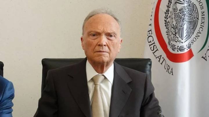 Alejandro Gertz Manero presenta carta de renuncia